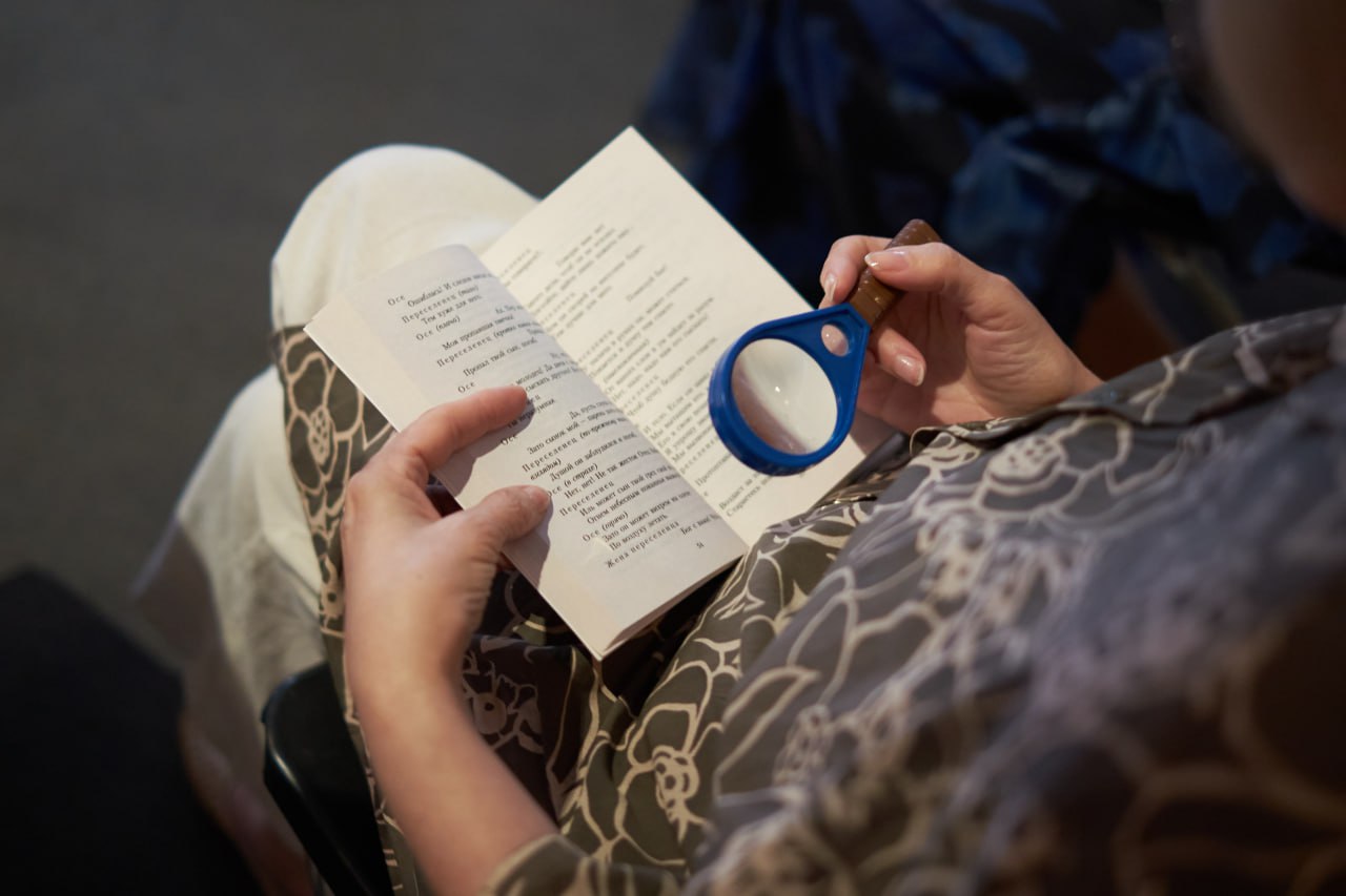 Подростковый книжный клуб. «Попугаем быть легче, чем белой вороной». Знакомство с Набоковым