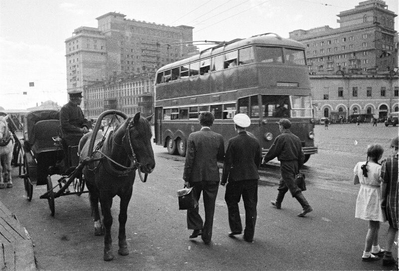 От фотоателье до молота, формирующего реальность. История российской фотографии первой трети XX века