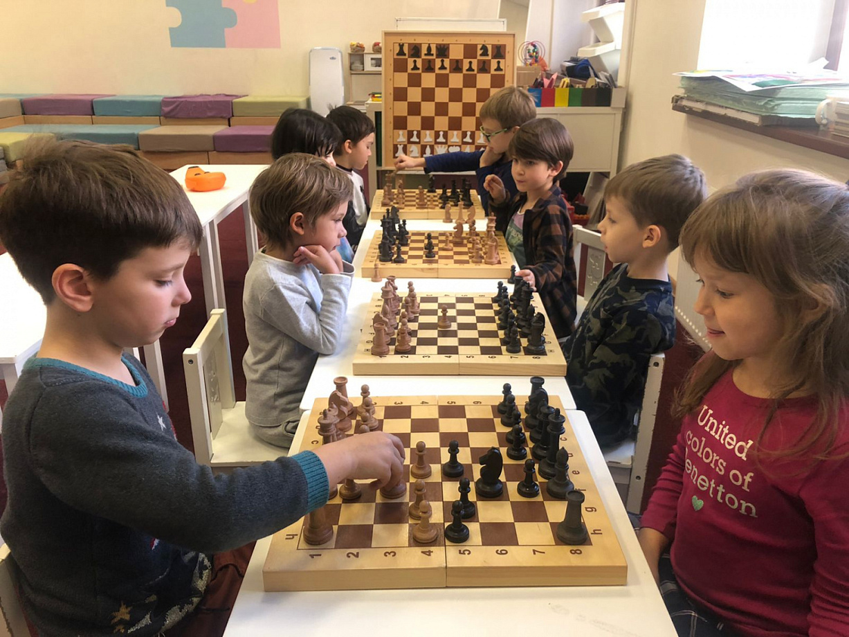 Шахматный клуб. Мат двумя ладьями одинокому королю